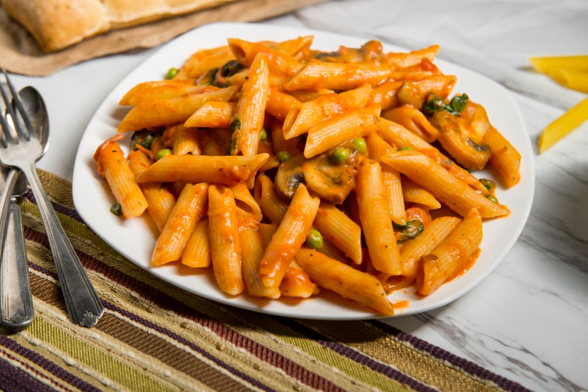 Penne Alla Vodka La Ricetta Con E Senza Panna Ristorante Cavaliere